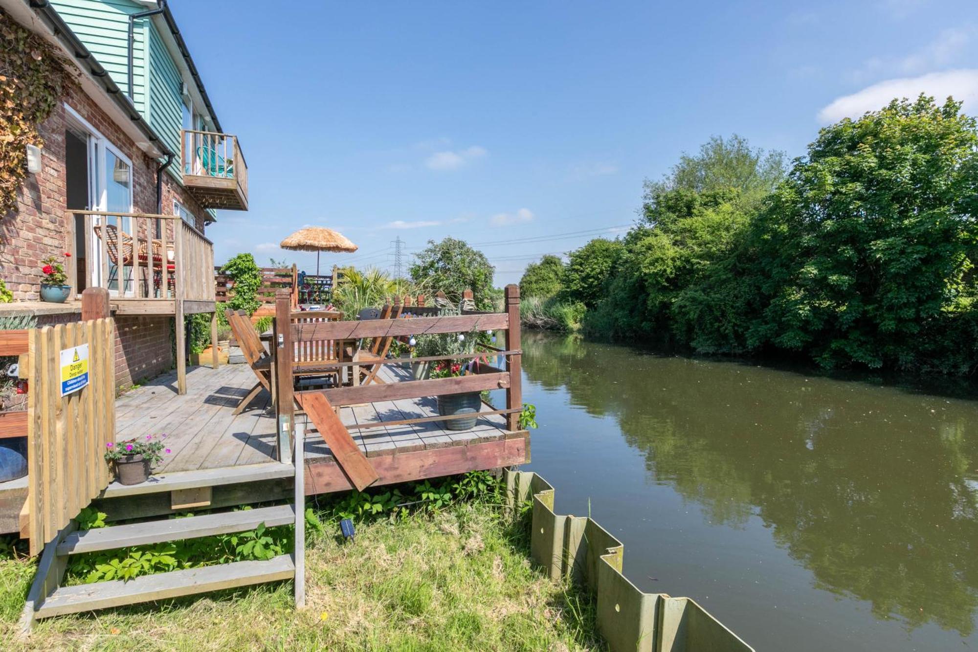 Вилла Riverside Escape Iden Rye Экстерьер фото